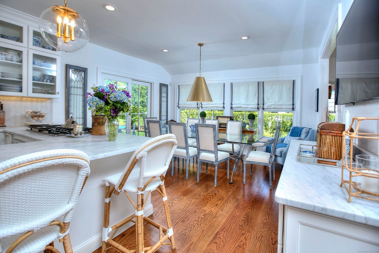 Dining room, Interior, Kitchen, Pendant Lights, Recessed Lighting, Wood Texture Flooring