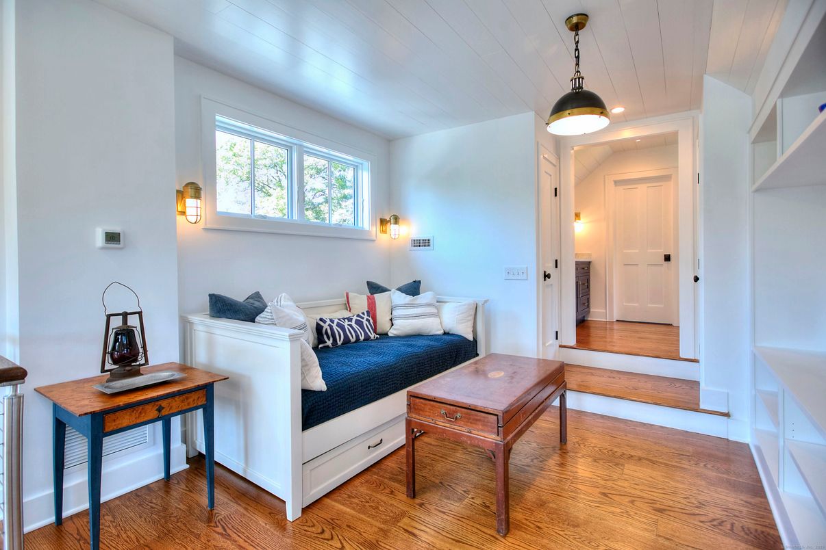 Interior, Pendant Lights, Wood Texture Flooring