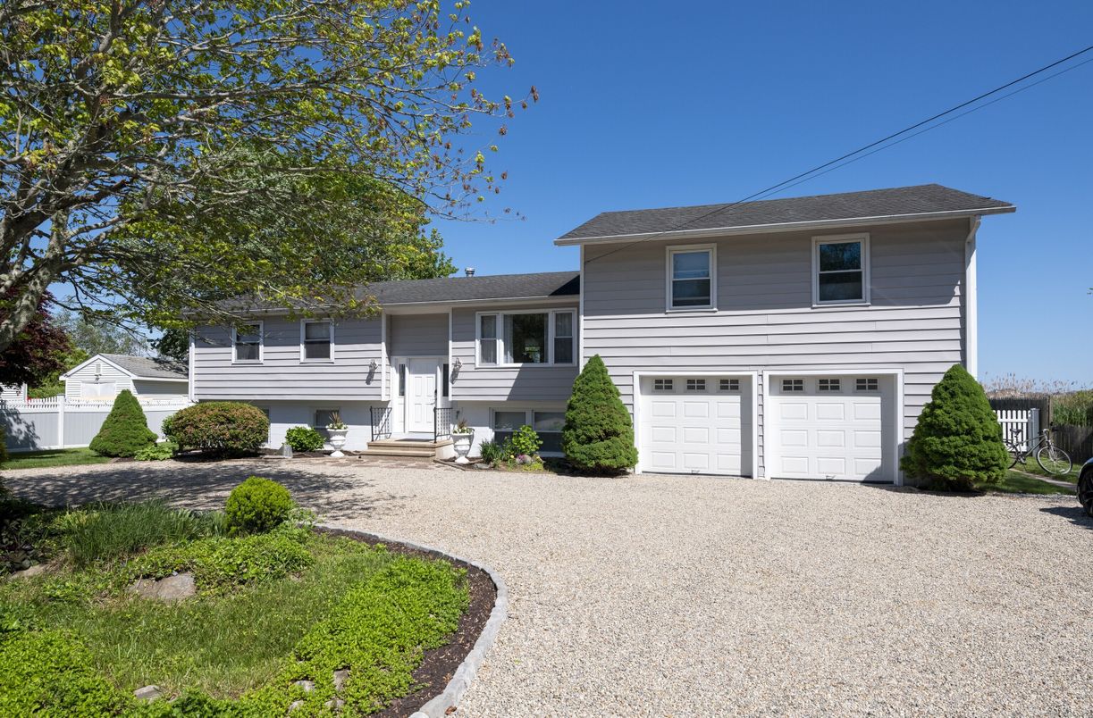 Attached, Exterior, Facade, Raised Ranch