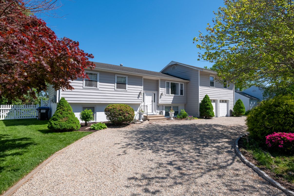 Attached, Exterior, Facade, Raised Ranch