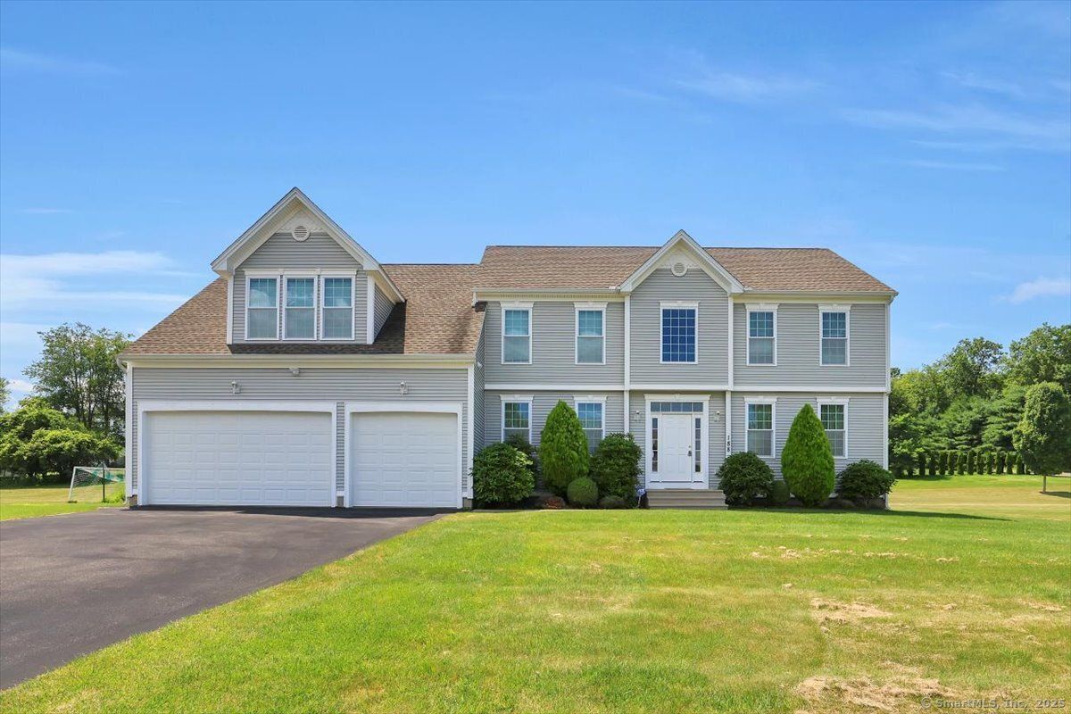 Attached, Exterior, Facade, Farmhouse