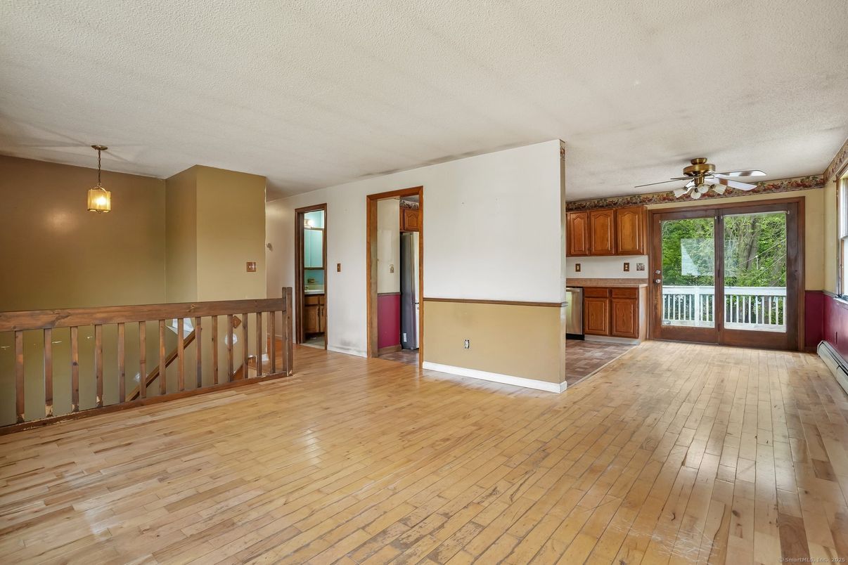 Empty room, Interior, Pendant Lights, Wood Texture Flooring