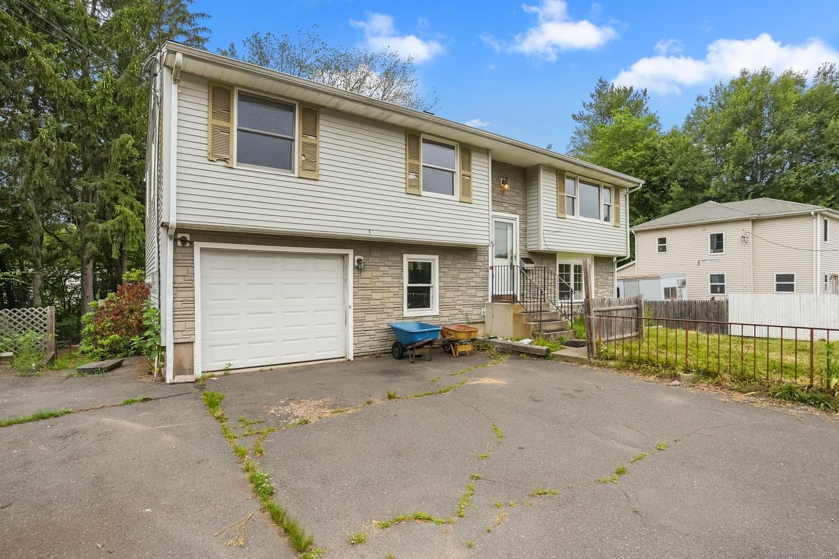 Attached, Exterior, Facade, Raised Ranch
