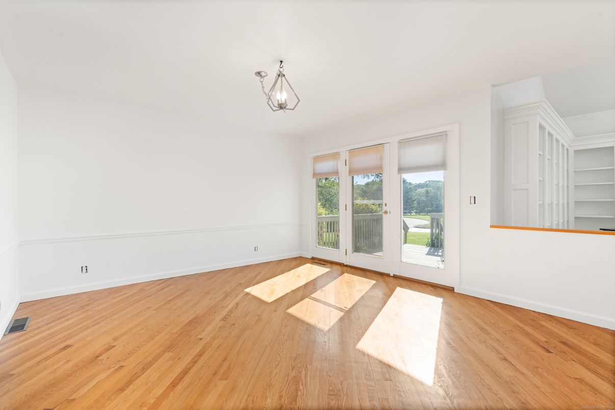 Empty room, Interior, Pendant Lights, Wood Texture Flooring