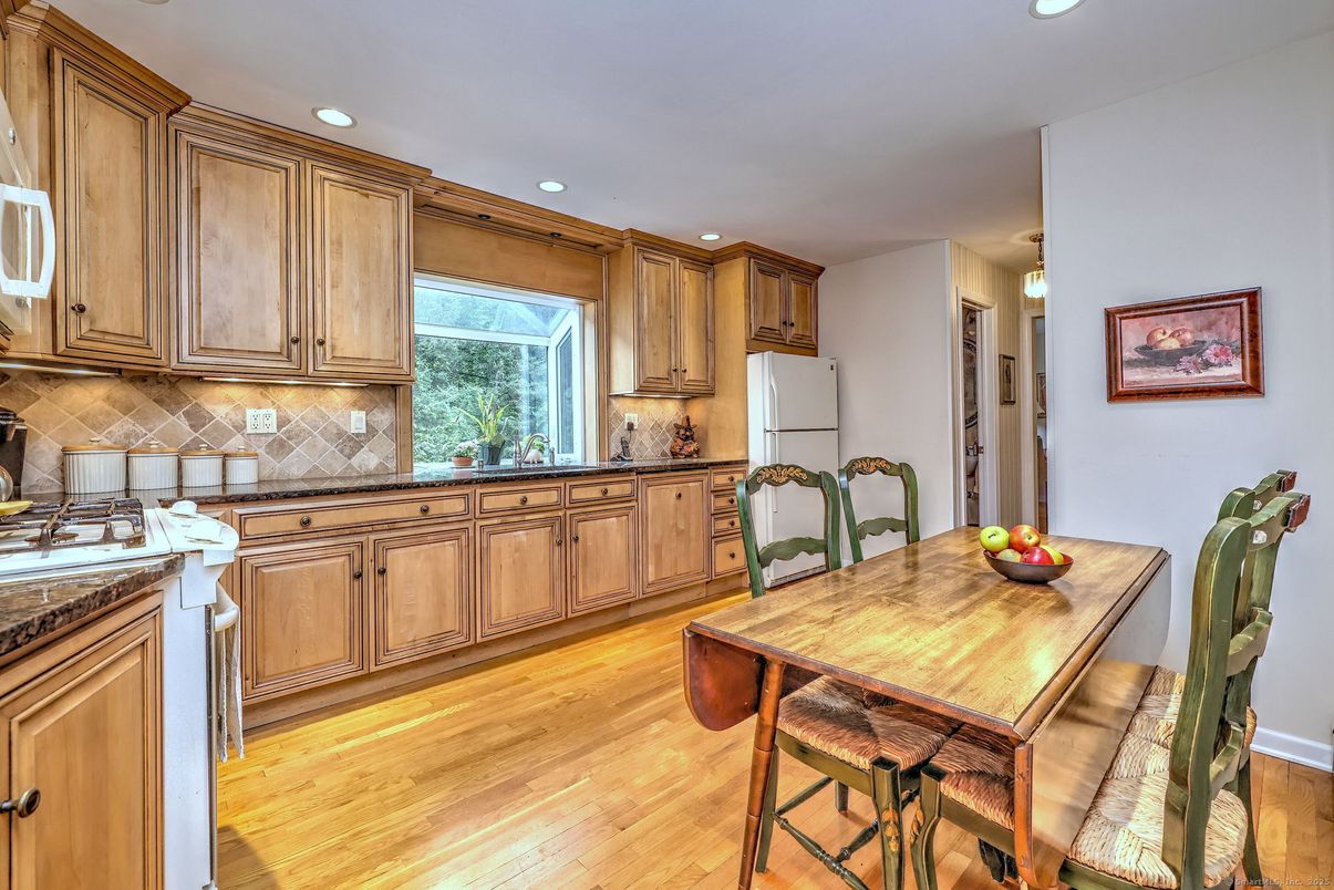 Dining room, Interior, Kitchen, Recessed Lighting, Wood Texture Flooring