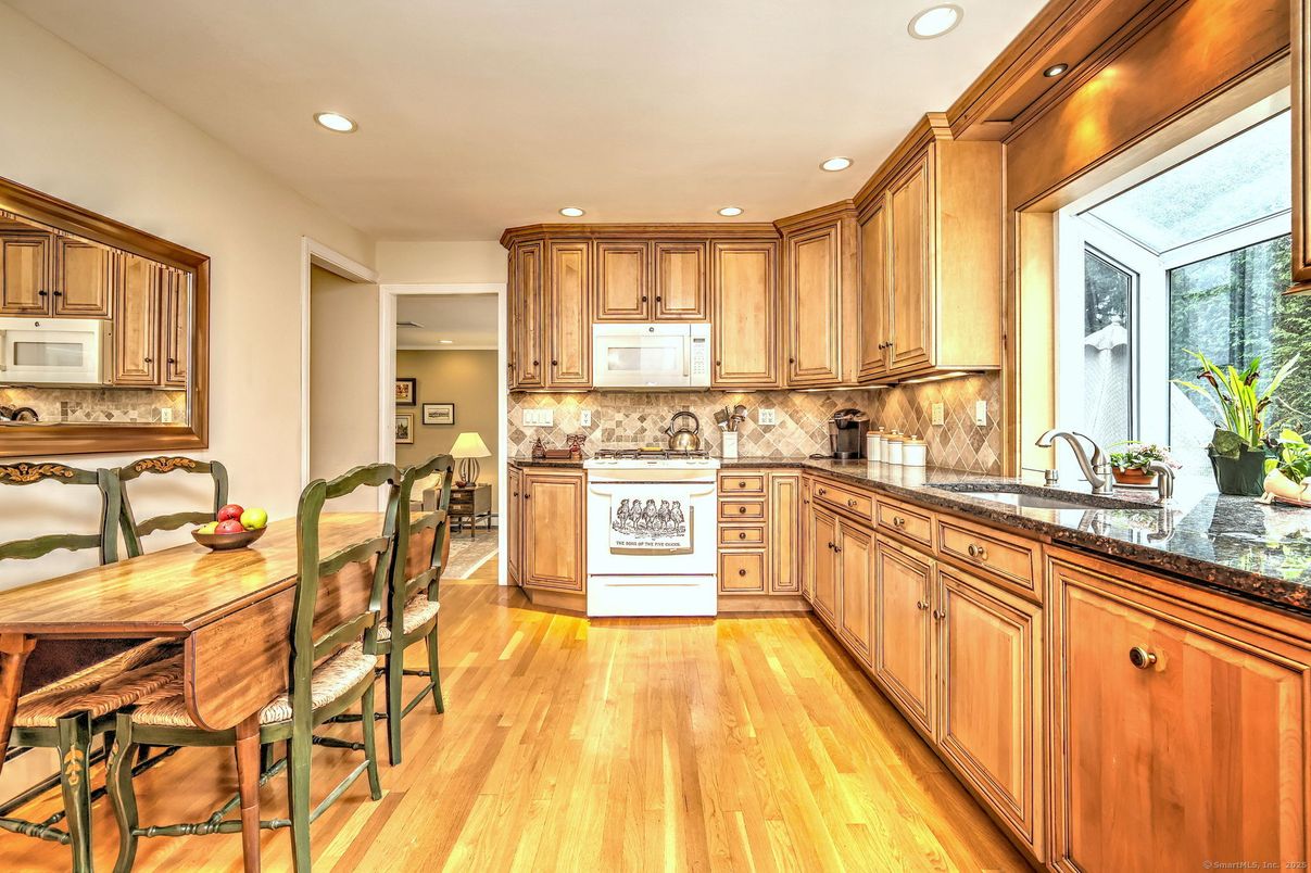 Dining room, Interior, Kitchen, Recessed Lighting, Wood Texture Flooring