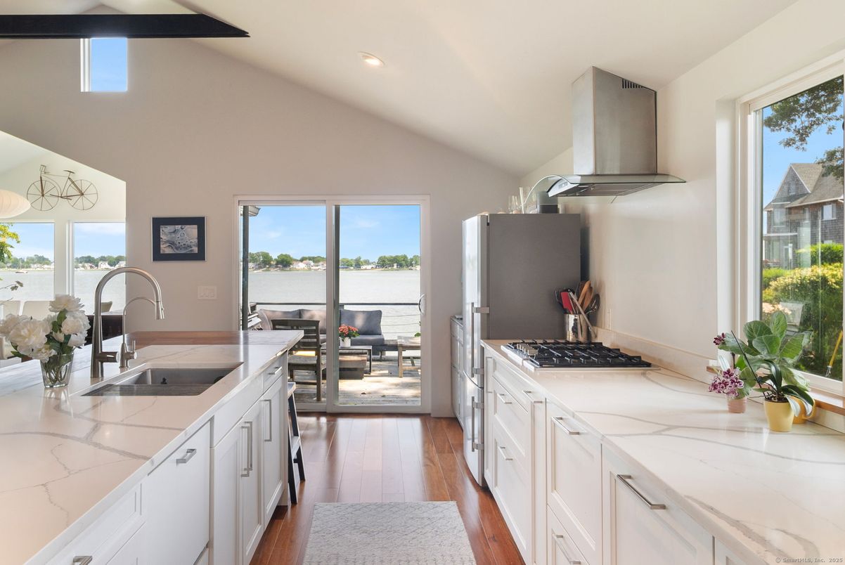 Interior, Kitchen, Recessed Lighting, Water, Wood Texture Flooring