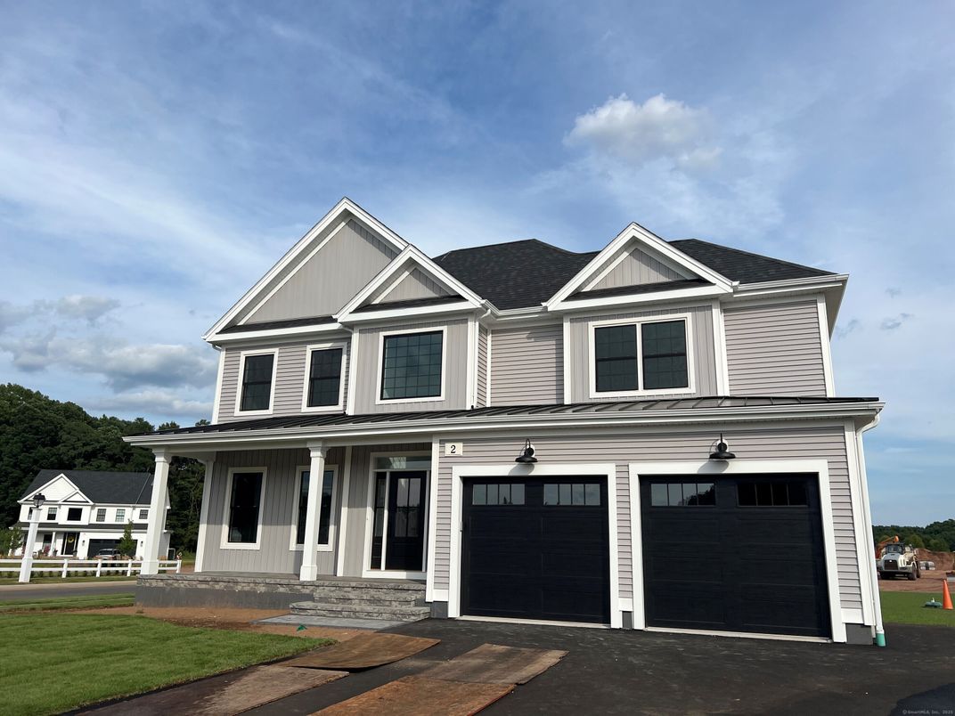 Attached, Exterior, Facade, Farmhouse
