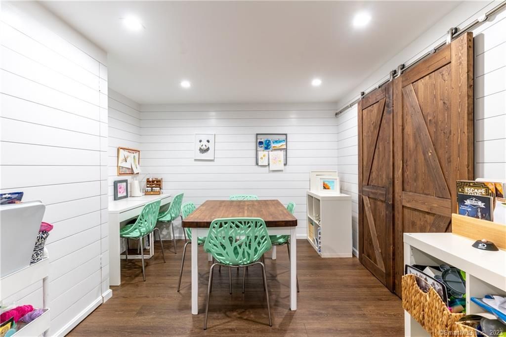 Interior, Recessed Lighting, Wood Texture Flooring