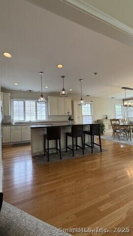 Chandelier, Dining room, Interior, Kitchen, Pendant Lights, Recessed Lighting, Wood Texture Flooring