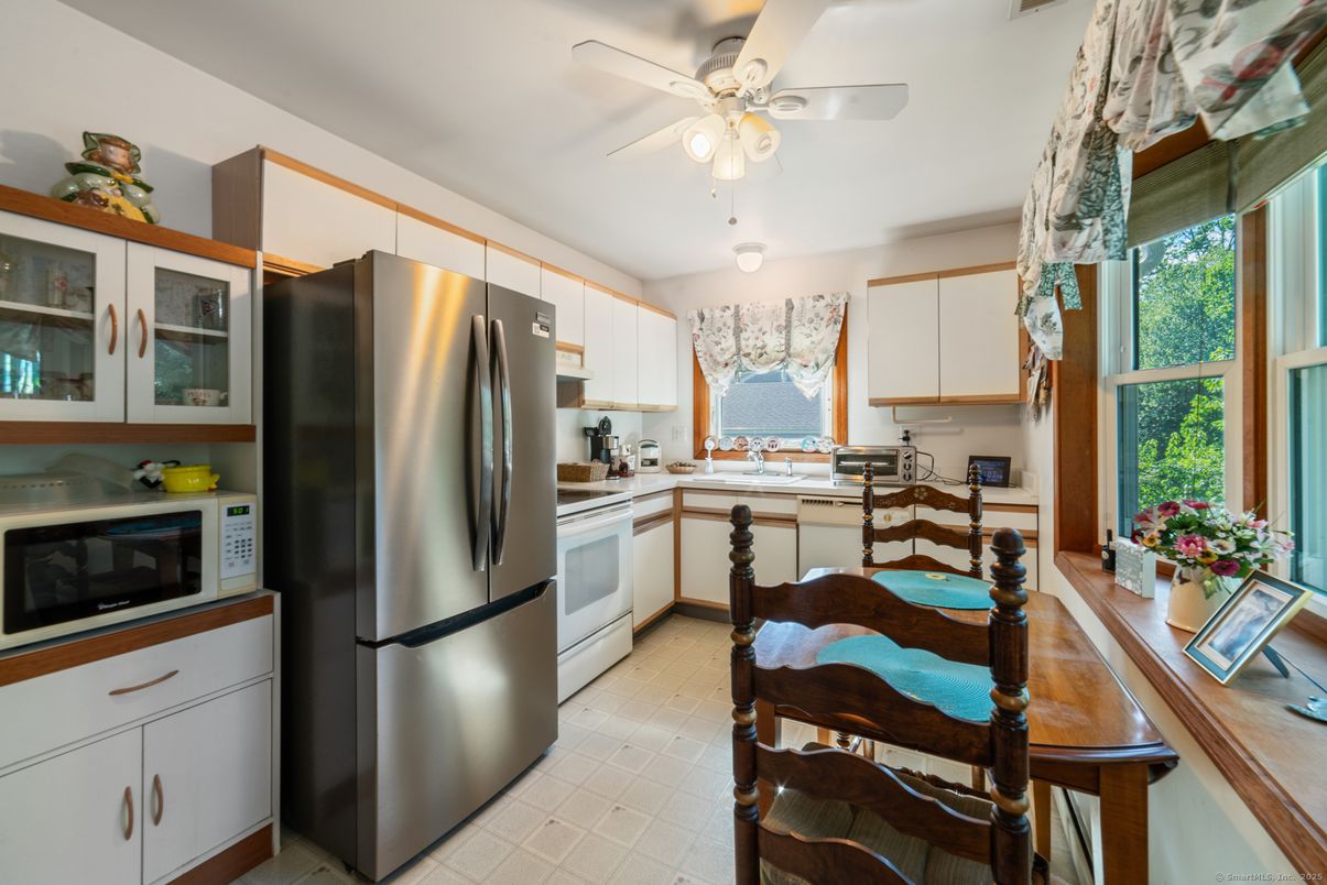 Dining room, Interior, Kitchen, Stainless Steel Appliances