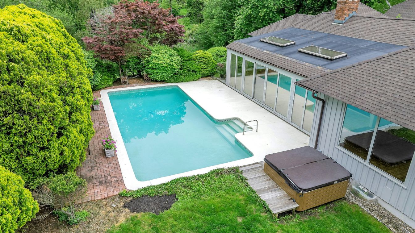Exterior, Pool