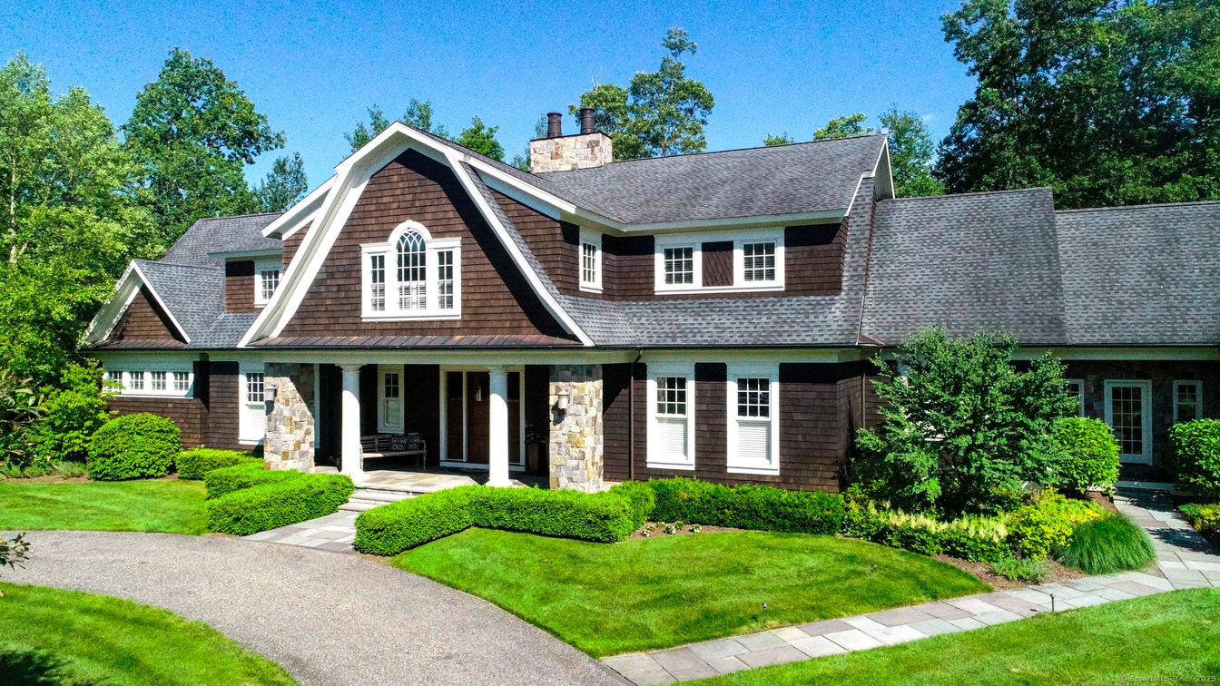Exterior, Facade, Ranch
