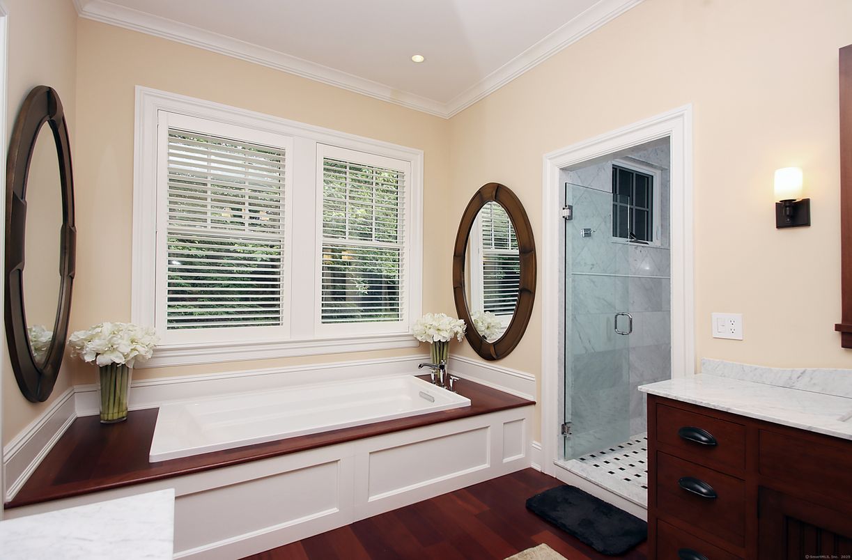 Bathroom, Interior, Recessed Lighting, Wood Texture Flooring