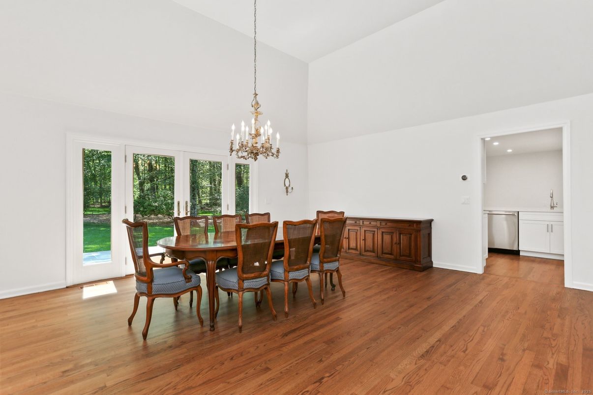 Chandelier, Dining room, Interior, Recessed Lighting, Wood Texture Flooring