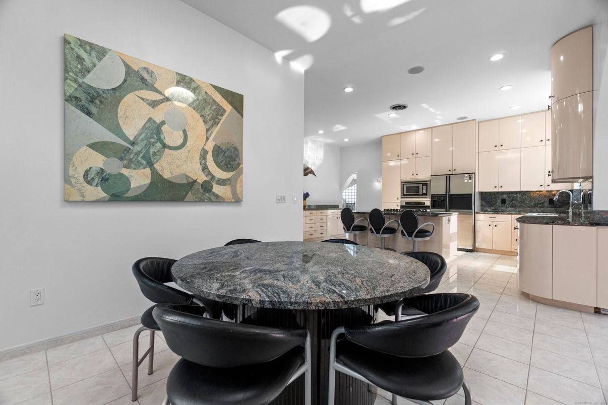Dining room, Interior, Kitchen, Recessed Lighting, Stainless Steel Appliances