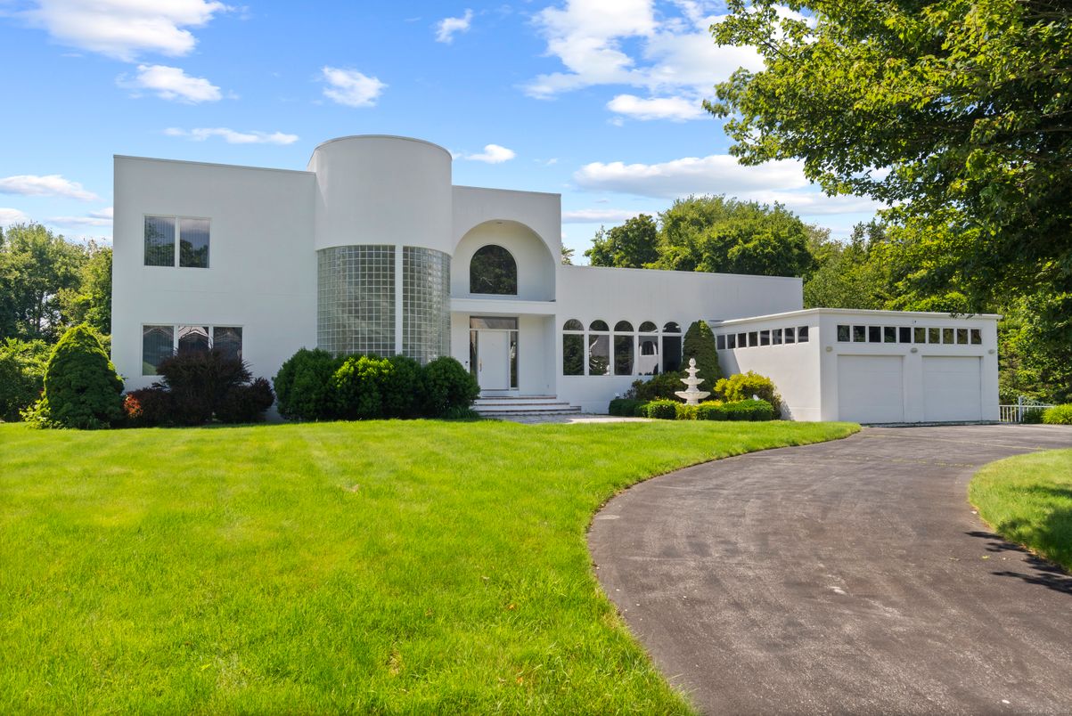 Attached, Backyard, Exterior, Facade, Modern