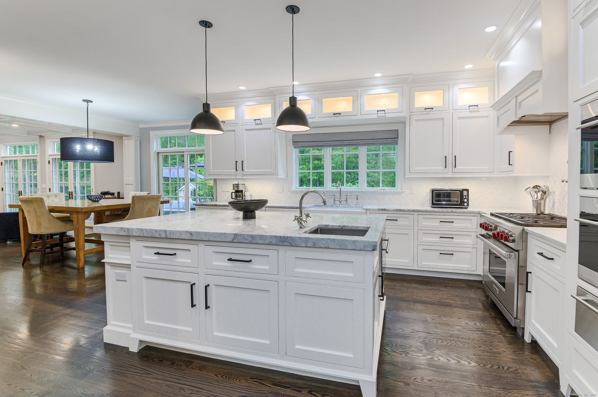 Dining room, Interior, Kitchen, Pendant Lights, Recessed Lighting, Stainless Steel Appliances, Wood Texture Flooring