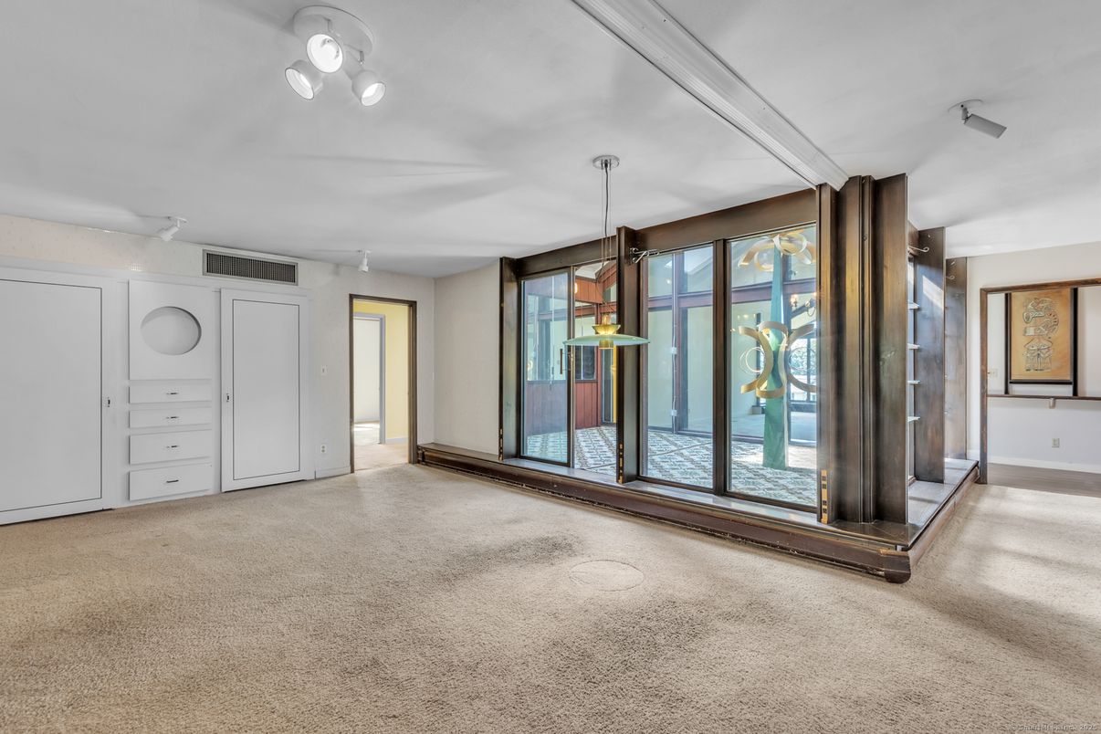 Empty room, Interior, Pendant Lights