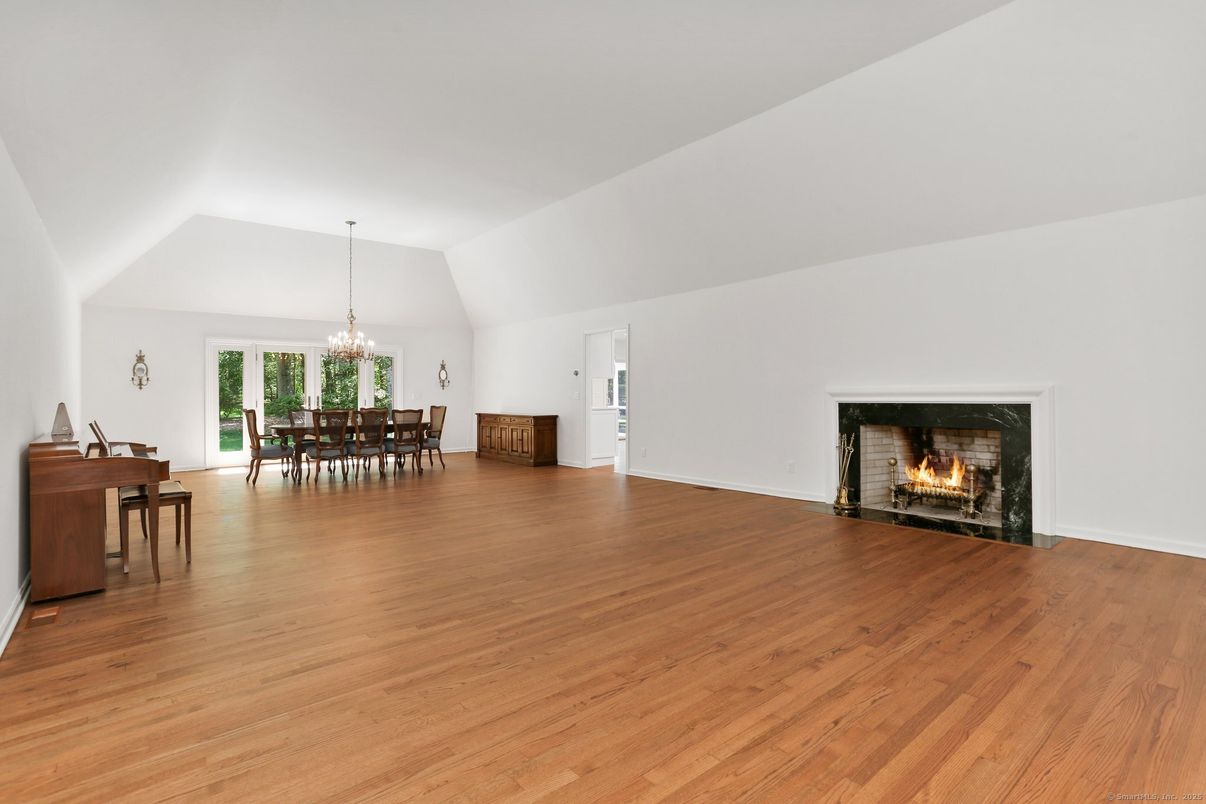 Chandelier, Dining room, Fireplace, Interior, Piano, Wood Texture Flooring