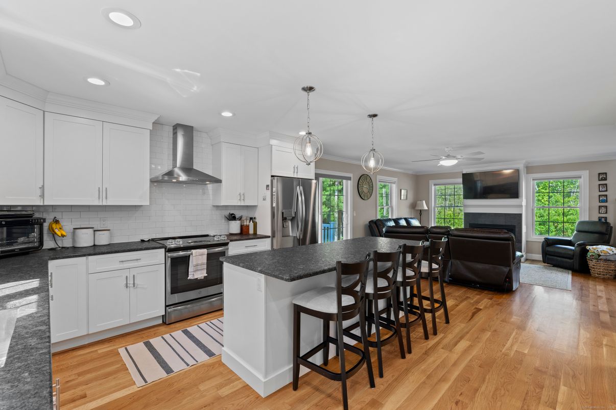 Interior, Kitchen, Living room, Pendant Lights, Recessed Lighting, Stainless Steel Appliances, Wood Texture Flooring