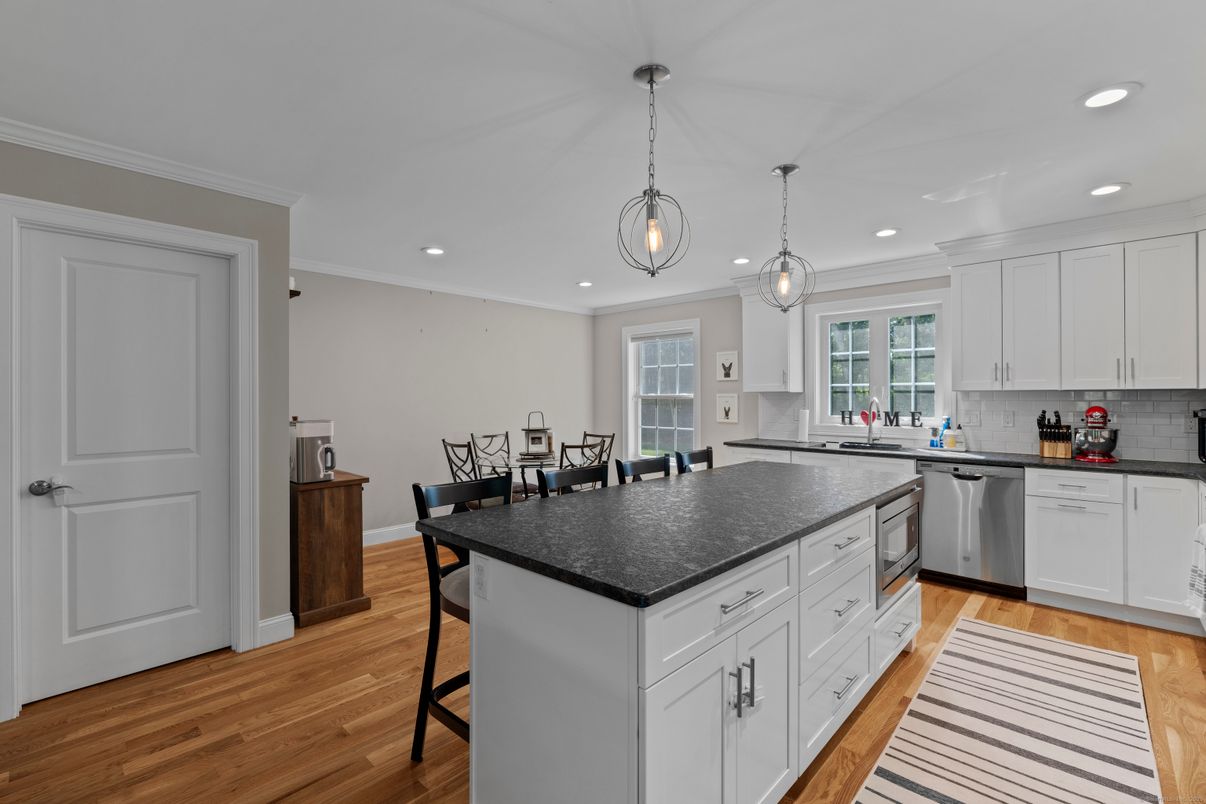 Dining room, Interior, Kitchen, Pendant Lights, Recessed Lighting, Wood Texture Flooring