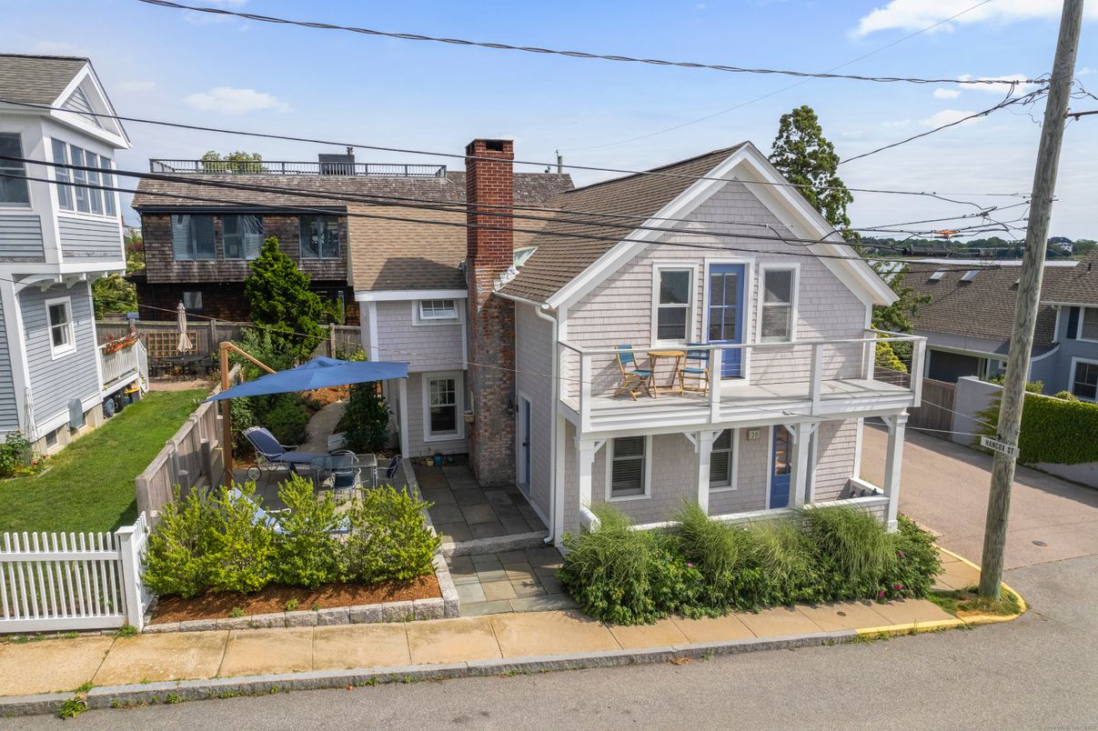 Exterior, Facade, Queen Anne Victorian