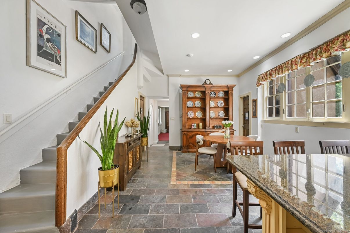 Dining room, Interior, Recessed Lighting