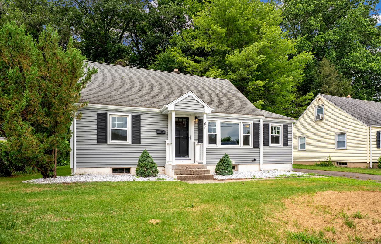 Exterior, Facade, Cape Cod