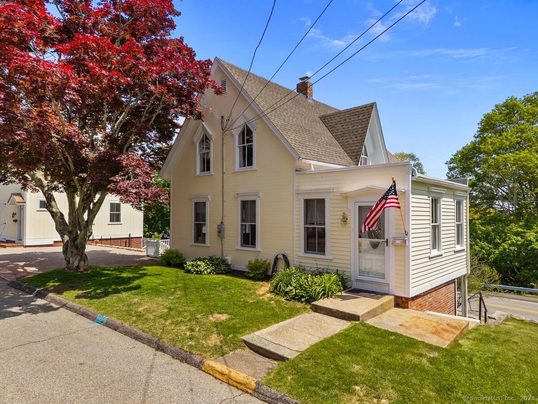 Exterior, Facade, Cape Cod