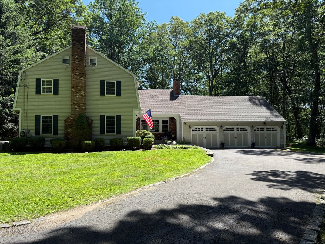 Attached, Exterior, Facade, Cape Cod