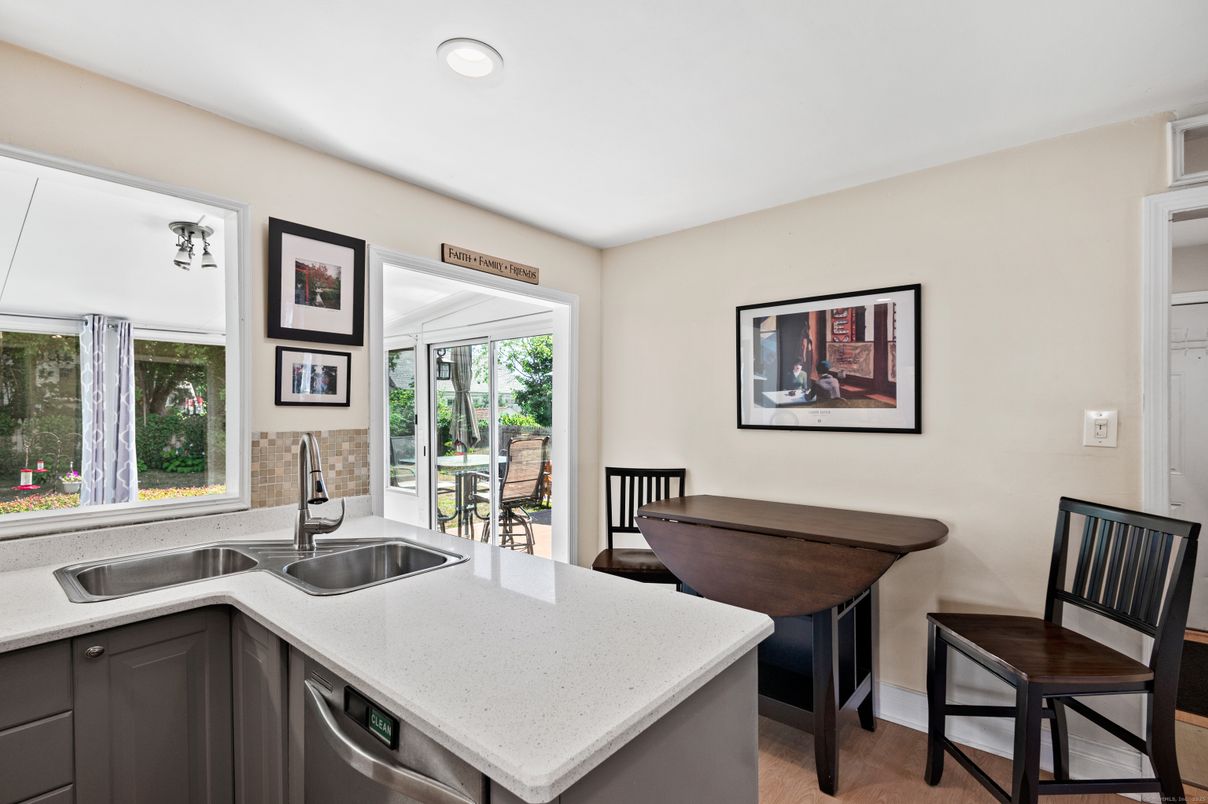 Dining room, Interior, Kitchen, Recessed Lighting