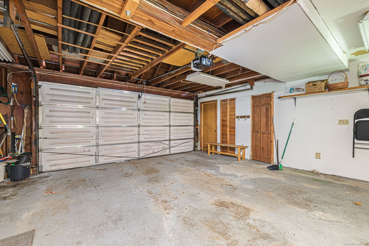 Garage, Interior, Wooden Beams