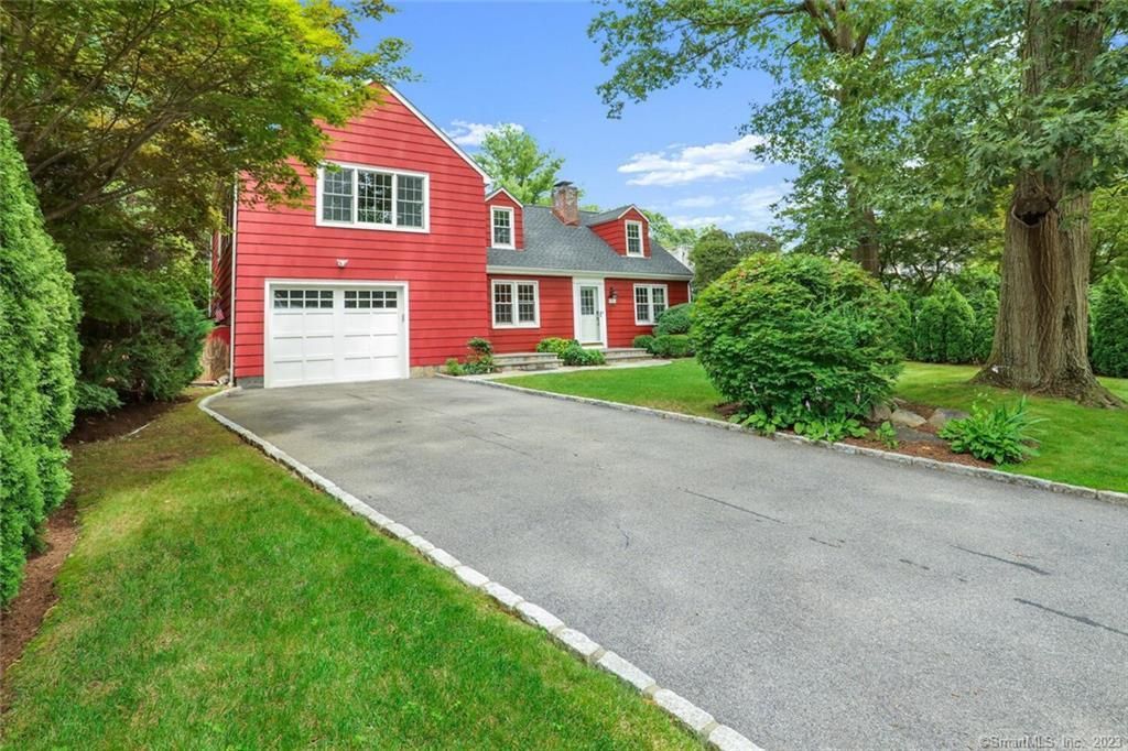 Attached, Exterior, Facade, Cape Cod