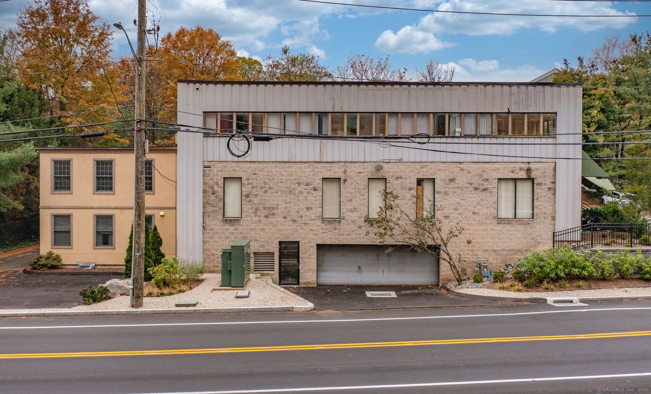 Attached, Exterior, Facade, Rowhouse