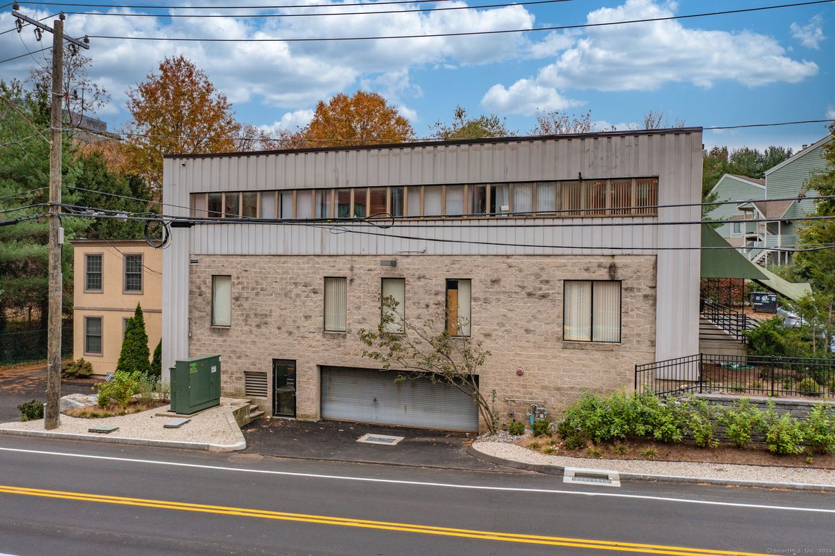 Attached, Exterior, Facade, Modern