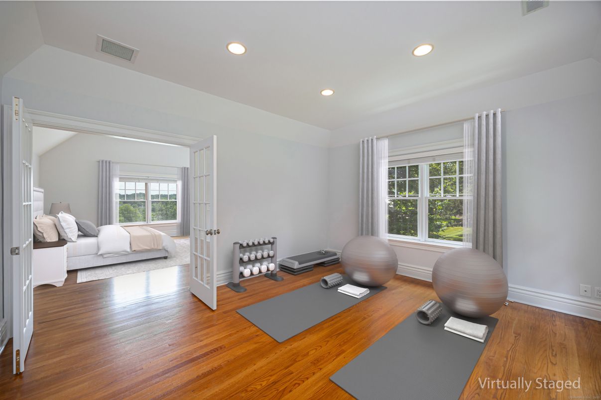 Fitness Equipment, Interior, Recessed Lighting, Wood Texture Flooring