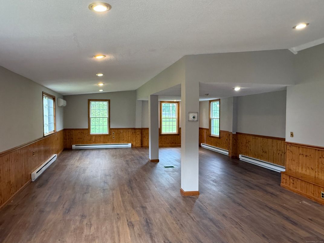 Empty room, Interior, Recessed Lighting, Wood Texture Flooring