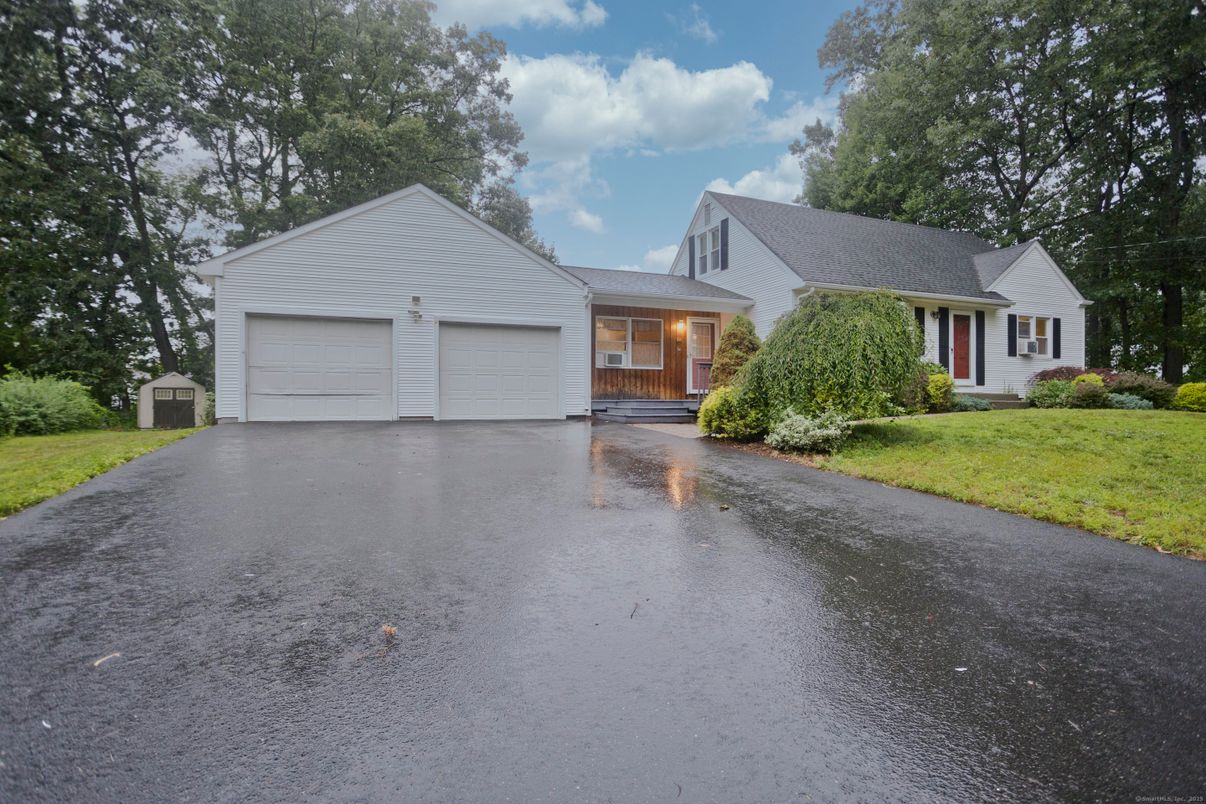 Attached, Exterior, Facade, Ranch