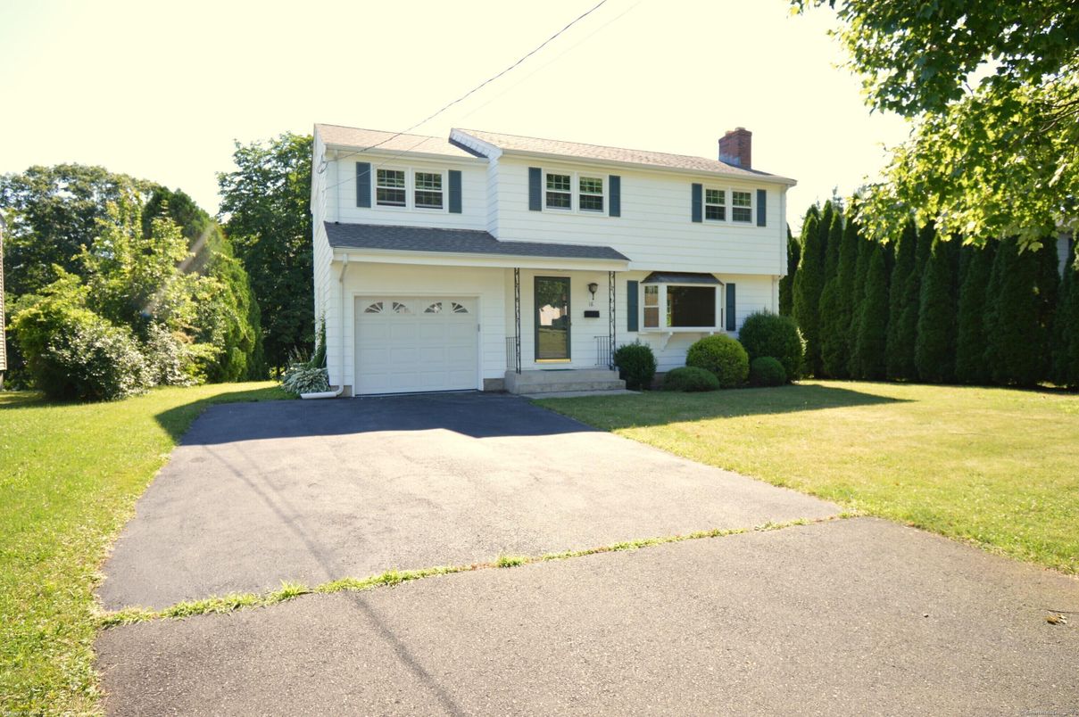 Attached, Exterior, Facade, Raised Ranch