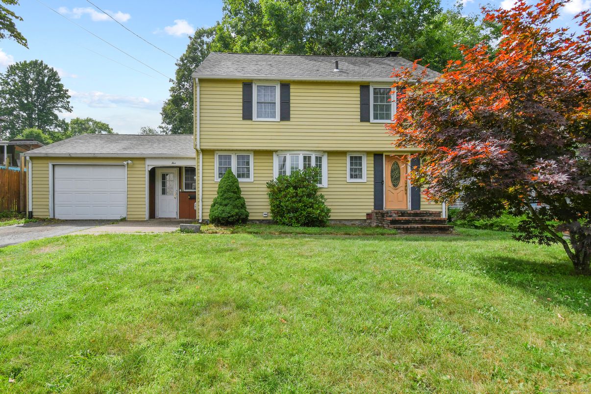 Attached, Backyard, Exterior, Facade, Split Level