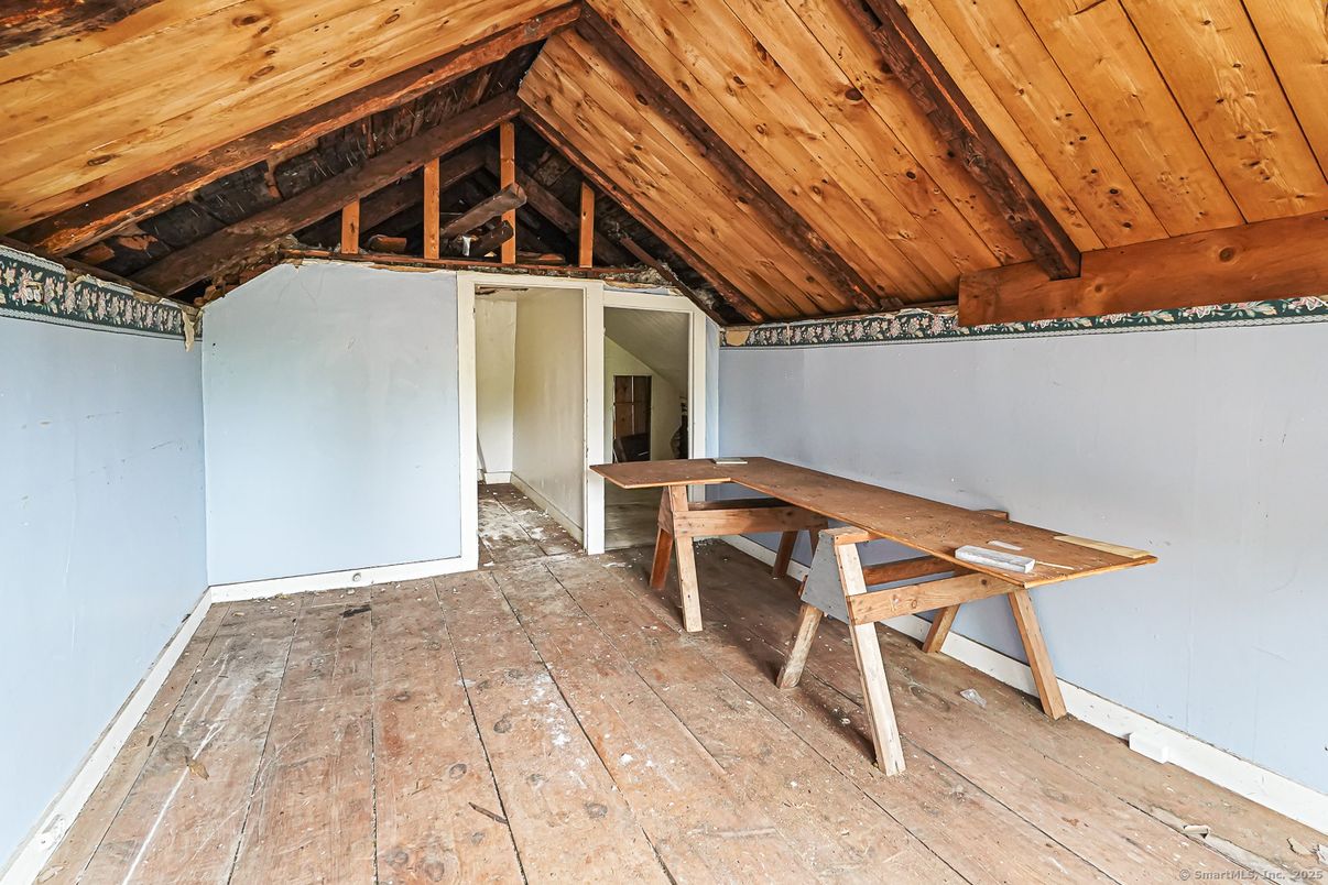 Empty room, Interior, Wooden Beams, Wooden Ceilings