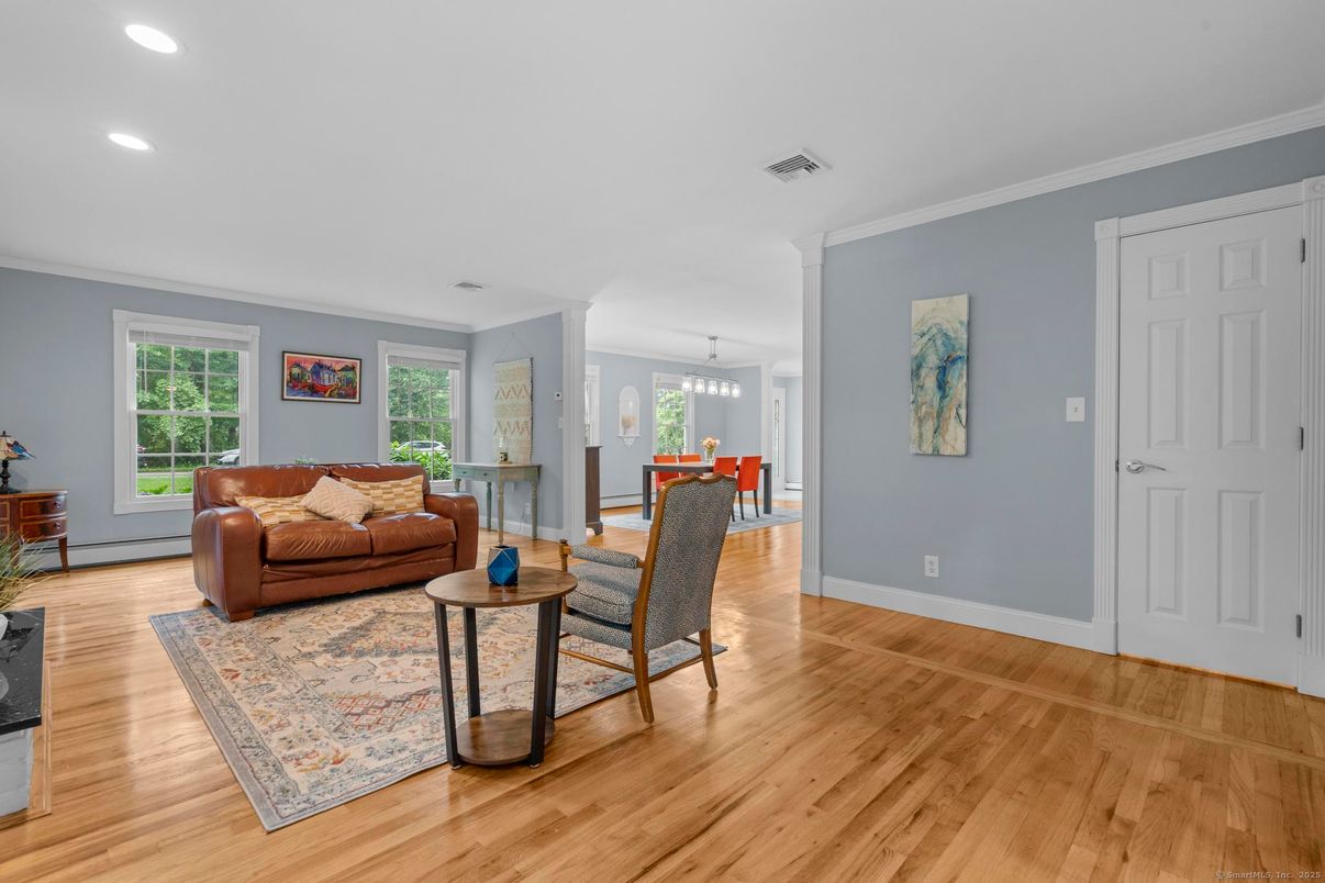 Dining room, Interior, Living room, Pendant Lights, Recessed Lighting, Wood Texture Flooring