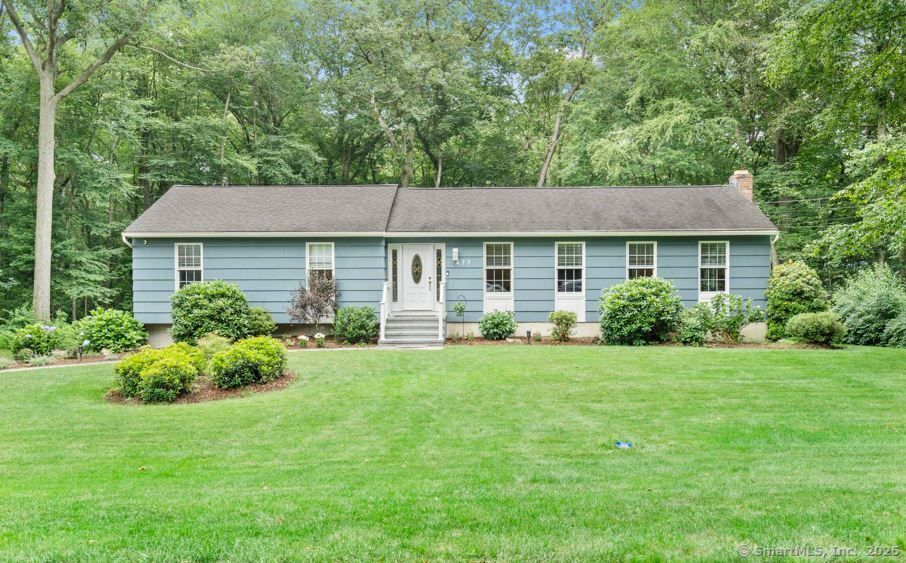 Backyard, Exterior, Facade, Cape Cod