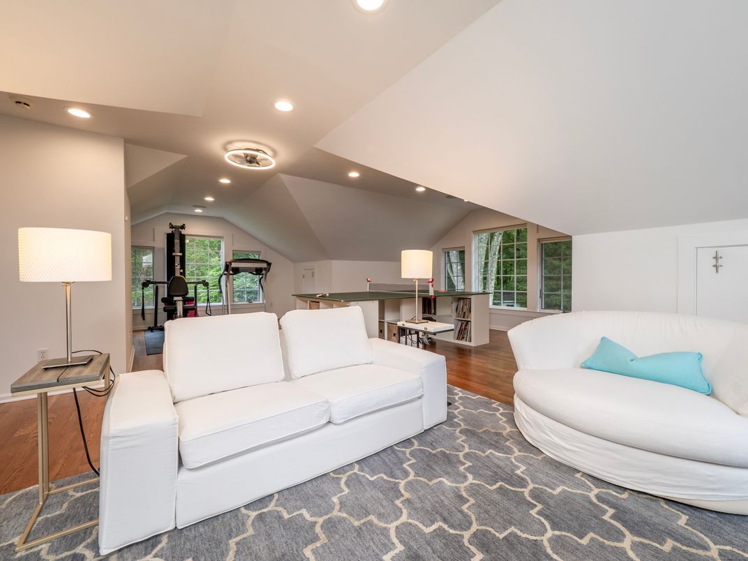 Fitness Equipment, Interior, Living room, Recessed Lighting, Wood Texture Flooring
