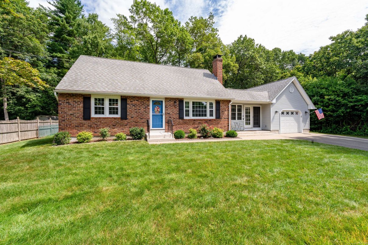 Attached, Exterior, Facade, Brick Facade, Cape Cod