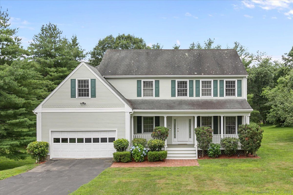 Attached, Exterior, Facade, Farmhouse