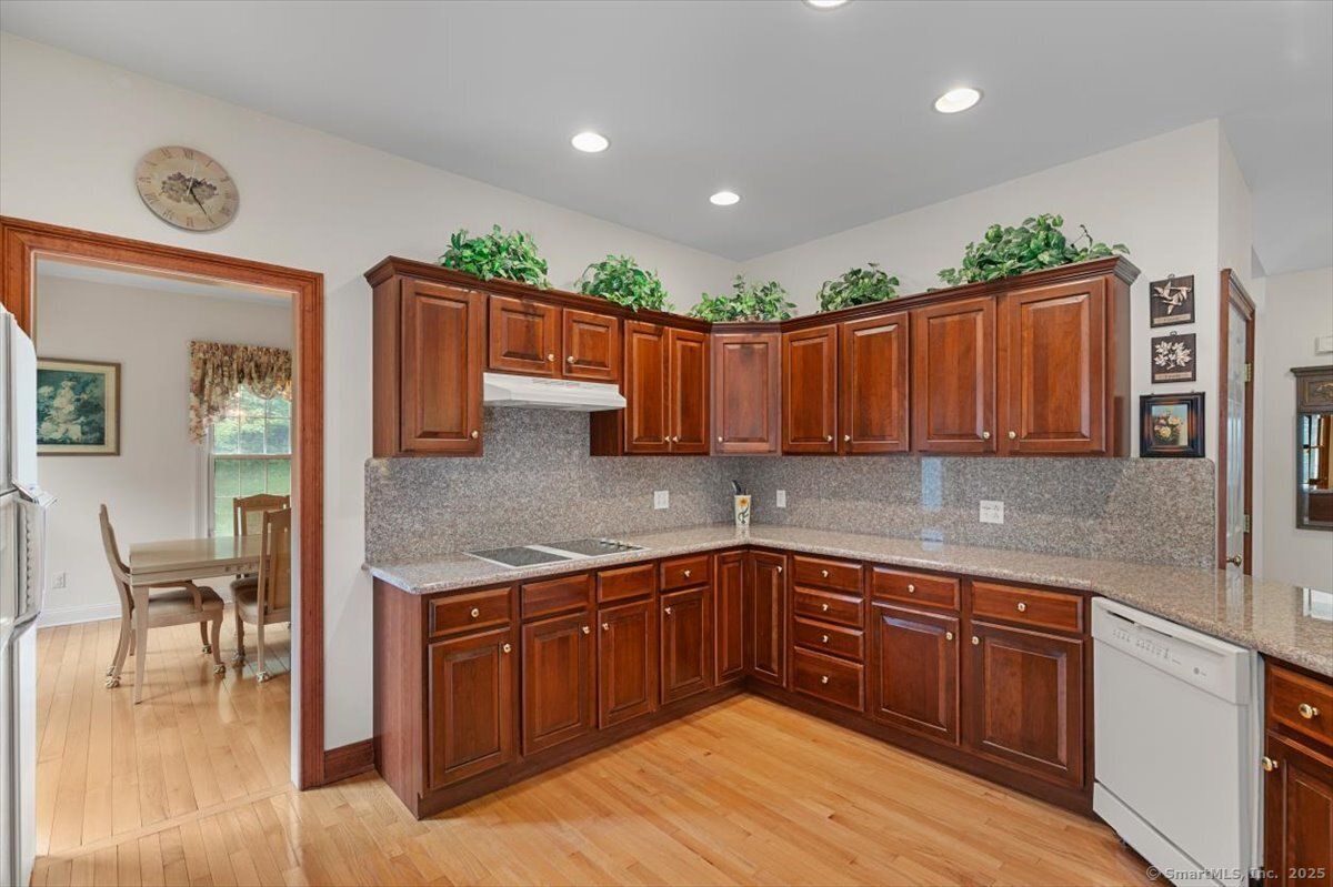 Dining room, Interior, Kitchen, Recessed Lighting, Wood Texture Flooring