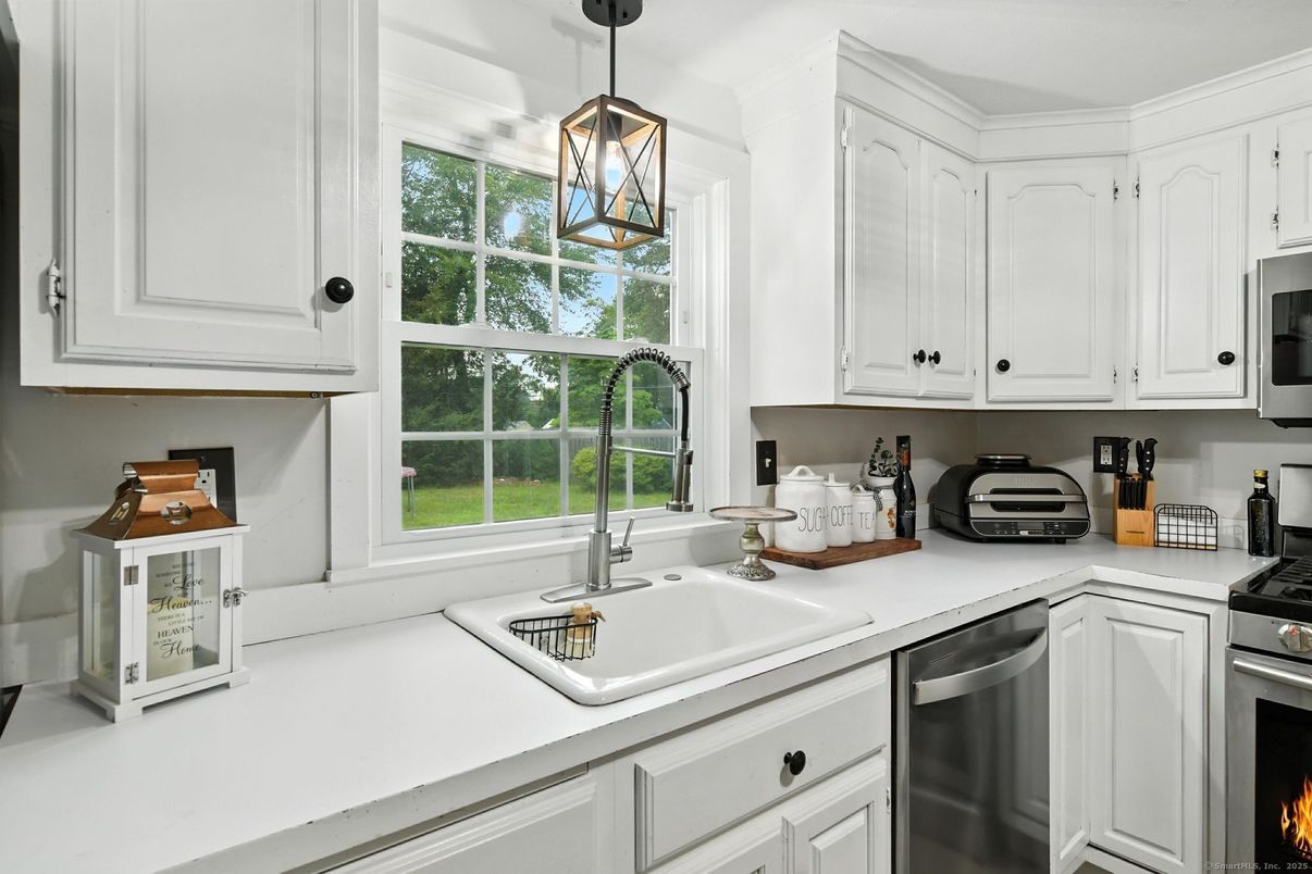 Interior, Kitchen, Pendant Lights, Stainless Steel Appliances
