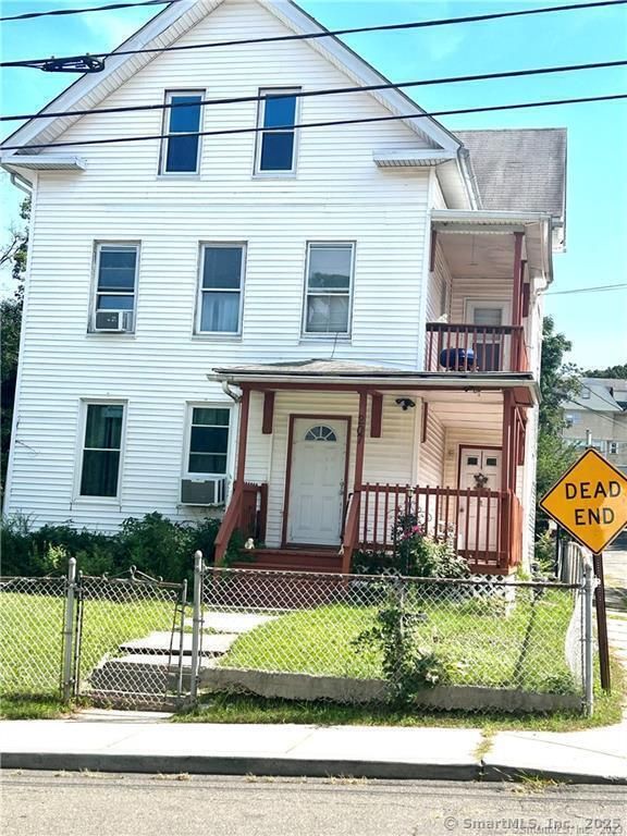 Exterior, Facade, Queen Anne Victorian